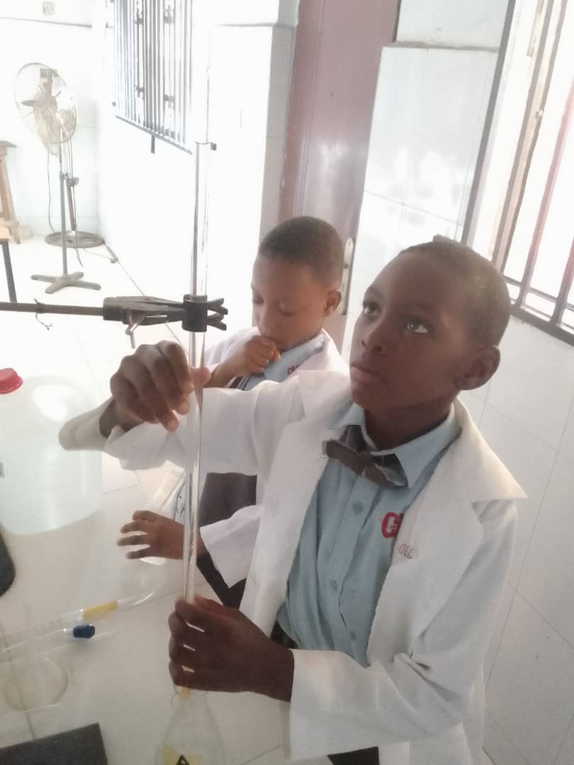 Precision Burette Reading & Meniscus Measurement